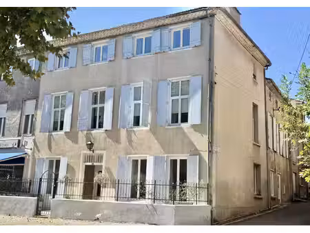 maison de maitre du 18ème siècle au centre du village