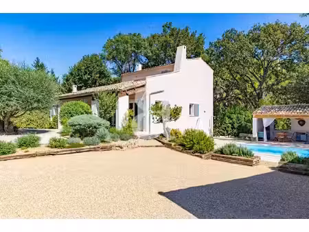 magnifique propriété avec piscine et vue alpilles à maussane-