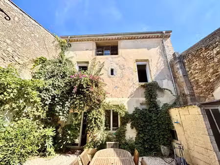 élégante maison de maître alliant caractère  espace et cours privatives