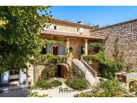 élégant mas de village en pierre avec jardin et piscine près d’uzès
