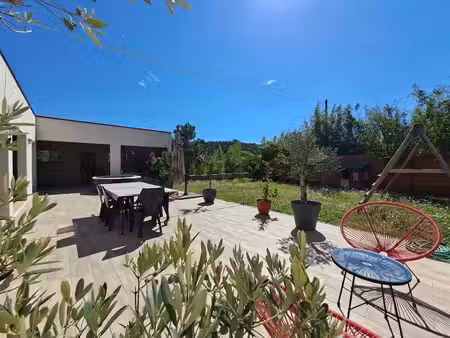 villa contemporaine sur 6220 m2 de terrain avec gîte secte
