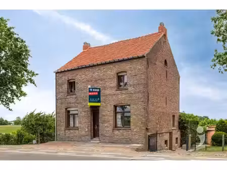 ruime te renoveren woning met vergezicht