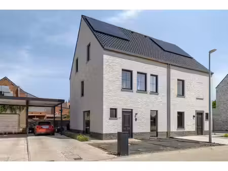 recent ben-woning met 4 slaapkamers in doodlopende straat