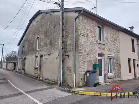 wassy  maison de 160m2 avec locataires offrant 3 chambres +