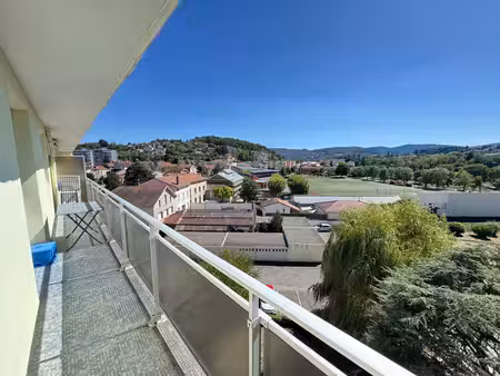 unieux : bel appartement avec grand balcon.