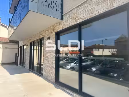 location commerce jassans riottier 01480 116m²