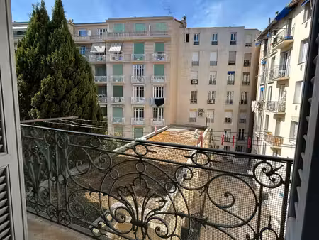 rue de la buffa/2 pieces renove avec balcon