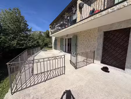 bas de maison avec terrasse et jardin - la bollene vesubie