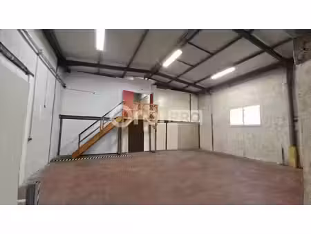 location local d’activités 367m²