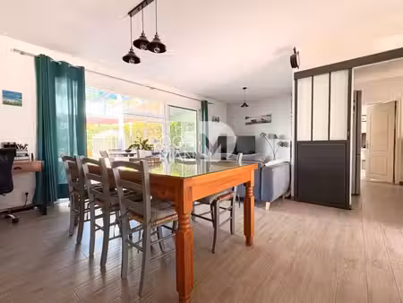 maison 44680