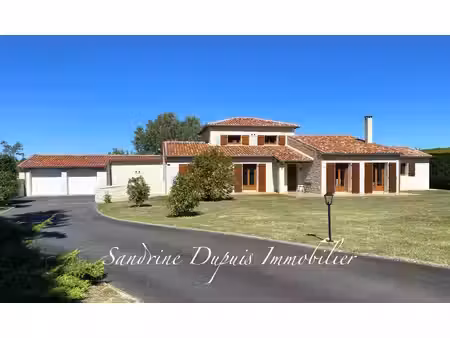 aux portes de saintes – propriété de caractère avec piscine intérieure chauffée