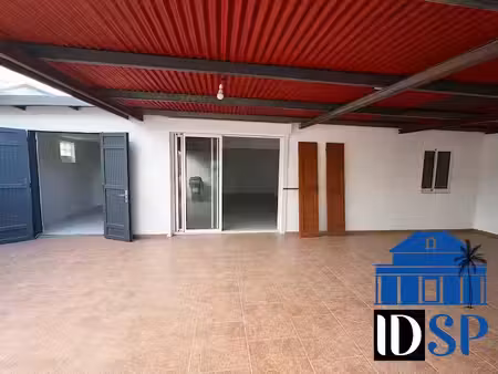 location maison 4 pièces 90 m² à saint gilles les hauts (97435)  1 429 €