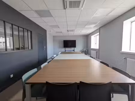 location locaux professionnels 1 pièce 38 m² à roanne (42300)  1 800 €