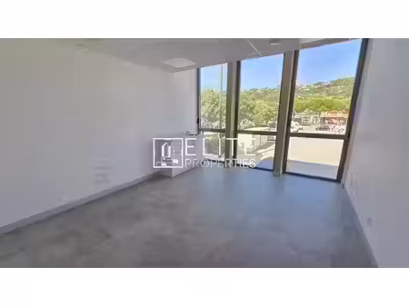 location locaux professionnels 4 pièces 98 m² à mouans-sartoux (06370)  4 615 €