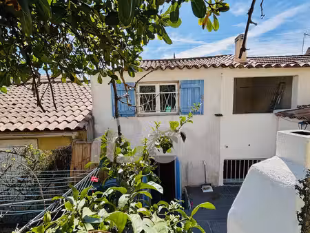 toulon est : charmante maison mitoyenne de 72 m2 avec jardin