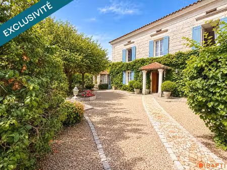 ensemble immobilier – 207 m² – 4 chambres – grange 150 m² – dépendance 200 m² – piscine – 