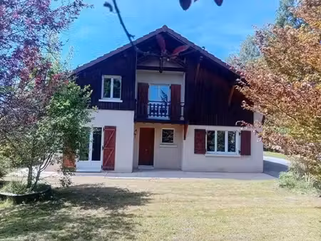 maison familiale de 230 s² sur 1 190 m² de terrain