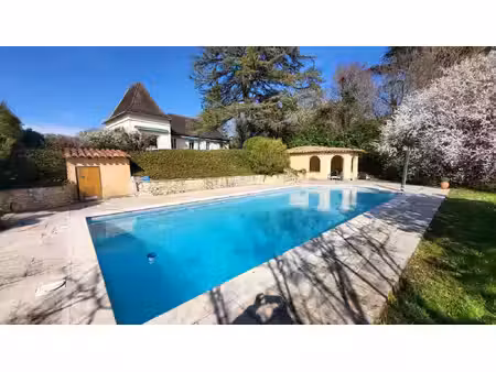 maison avec vue panoramique et piscine – proche bergerac