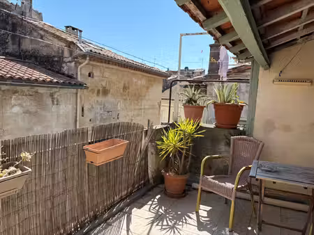 a vendre  arles  appartement t4/t5 avec deux terrasses.