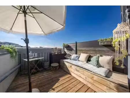 superbe t2 bis meublé en duplex avec terrasse. prestations de q