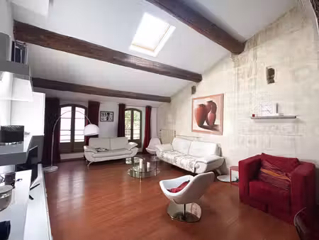 a vendre  arles  superbe triplex avec terrasse.