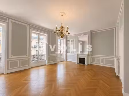 location bureaux paris 75008 305m² à 1070m²