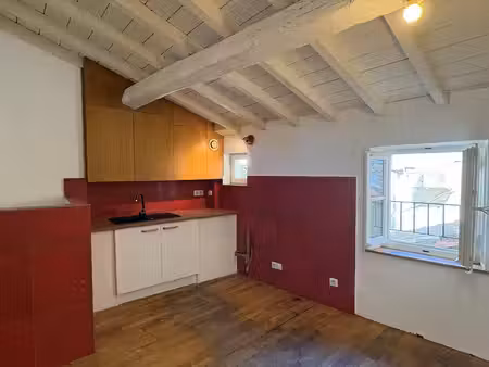 arles  roquette  maison de ville t3 avec cave.