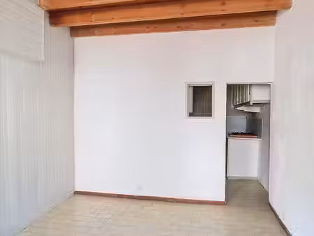 a vendre  fourques  maison de village.