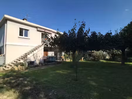 arles  à vendre  grande villa t6 avec jardin.