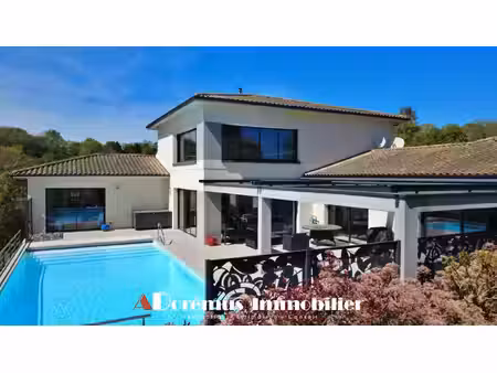 villa contemporaine de prestige avec piscine chauffée et parc paysager aux portes de...
