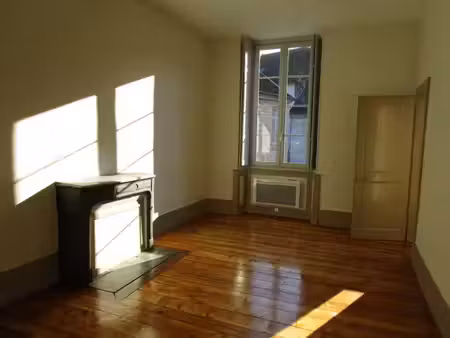 t2 à louer- 10 rue emile zola