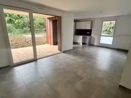 à louer t3 de 71 16 m2 avec jardin privatif de 92 m2 tou