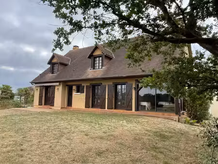 maison 240 m² au calme  terrain  proche commerces