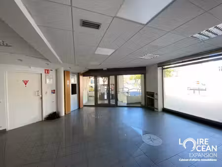 location local commercial 550m² nantes 44100