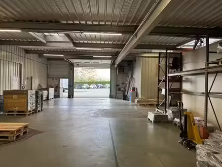 vente commerce 1800 m² saint-cyr-sur-loire (37540)