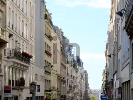 location commerce paris 75008 60m²