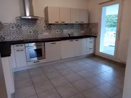 grenoble t3 en rez de jardin + terrasse + jardin + garage en sous-sol