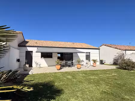 'pavillon de plain-pied lumineux et moderne avec jardin clos