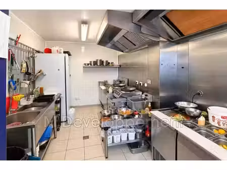 location commerce aix en provence 13090 100m²