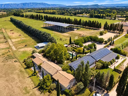 saint-andiol ? domaine de 11 5 hectares avec mas provençal  logements  piscine et...