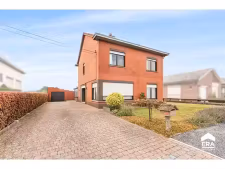 maison spacieuse dans un cadre verdoyant