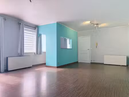 très bel appartement 2 chambres avec 2 parkings!
