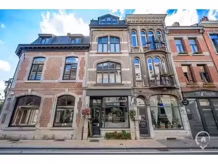 immeuble de rapport idéalement situé à dinant à vendre