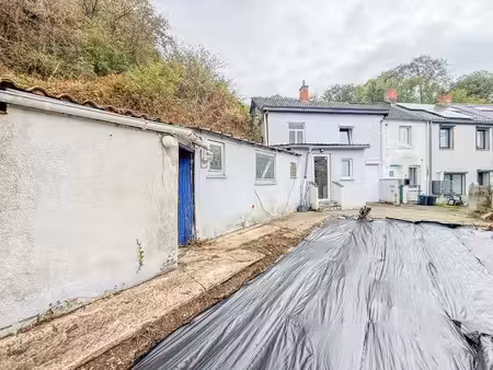 maison 2 chambres avec jardin à rénover à bouffioulx !