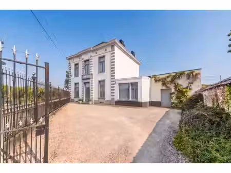 élégante maison de maître au fort potentiel