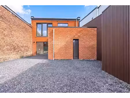 gros oeuvre fermé avec jardin et garage.