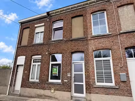 maison de rangée avec terrasse