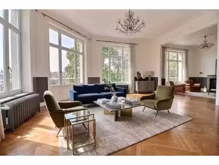 appartement de caractère avec vue dégagée dernier étage