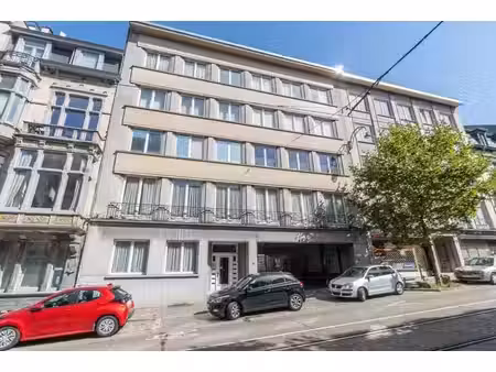 solbosch: lumineux appartement a rafraichir