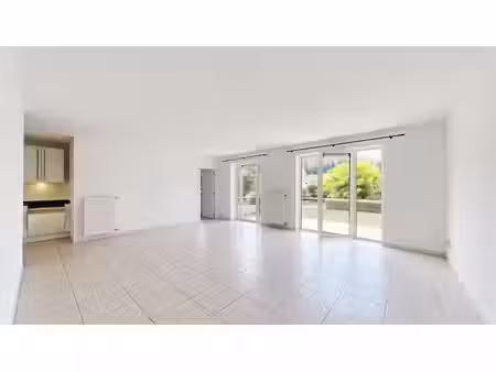 appartement 1ch avec terrasse et garage à louer!